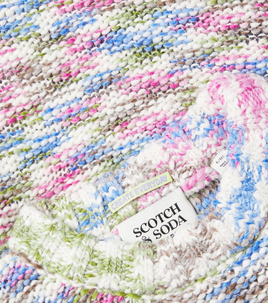 Knitted sweater vest
