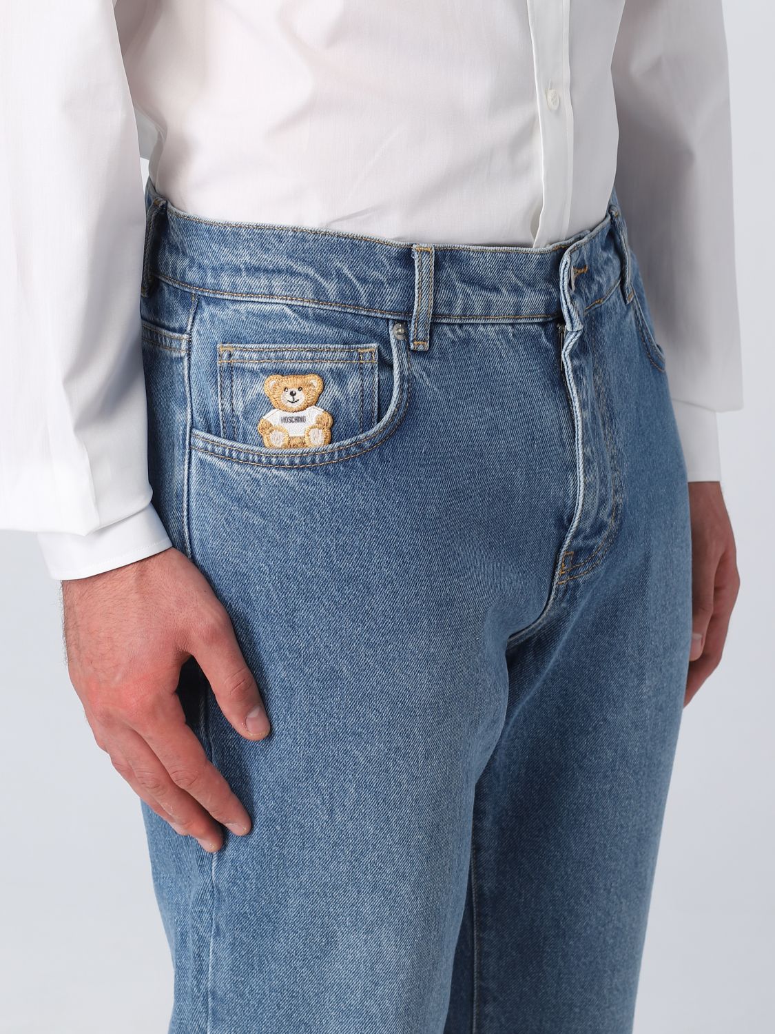 Jeans in denim