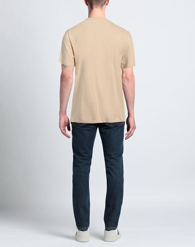 Man T-shirt Sand