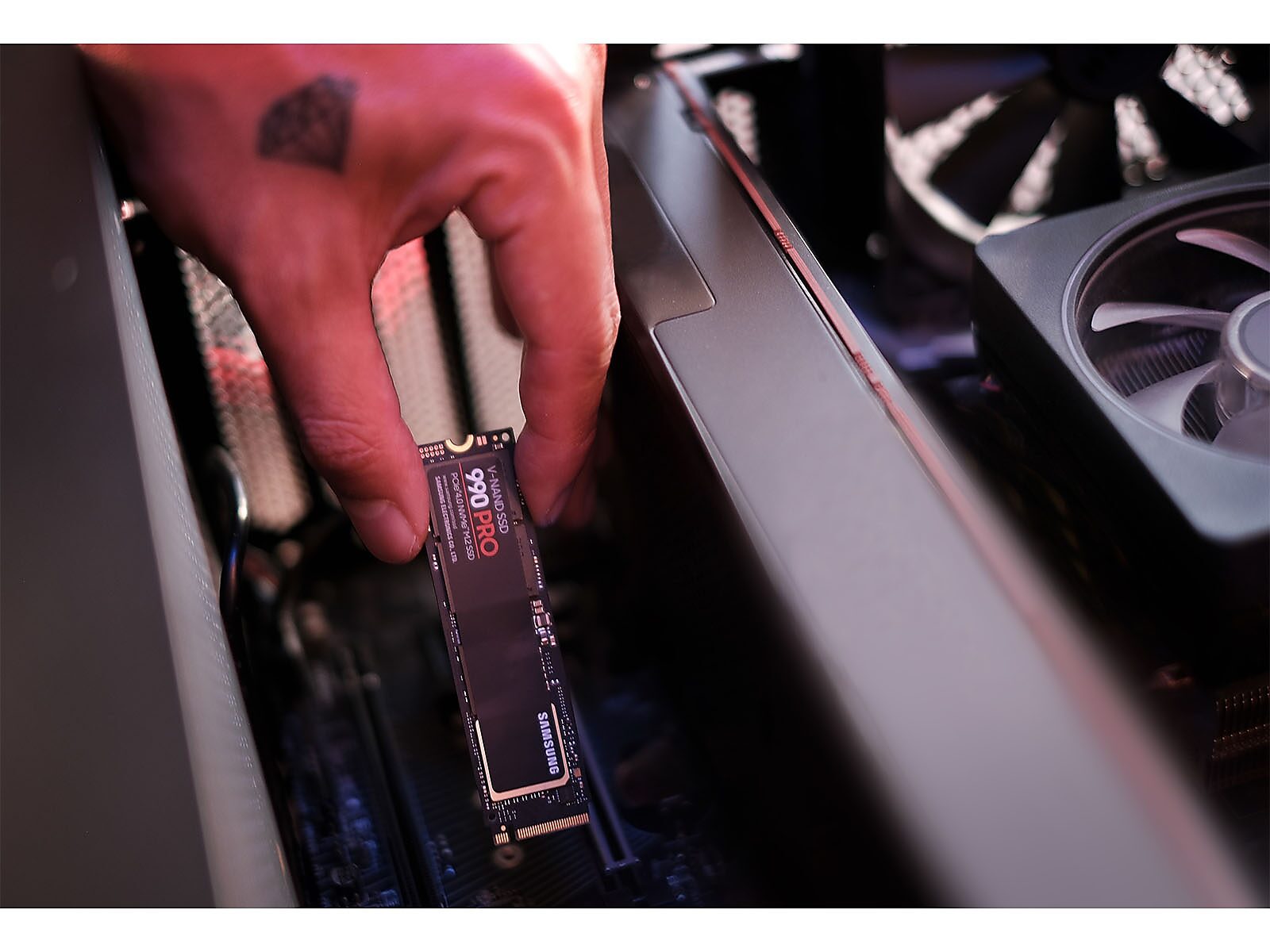 990 PRO PCIe® 4.0 NVMe® SSD 4TB(MZ-V9P4T0B/AM)