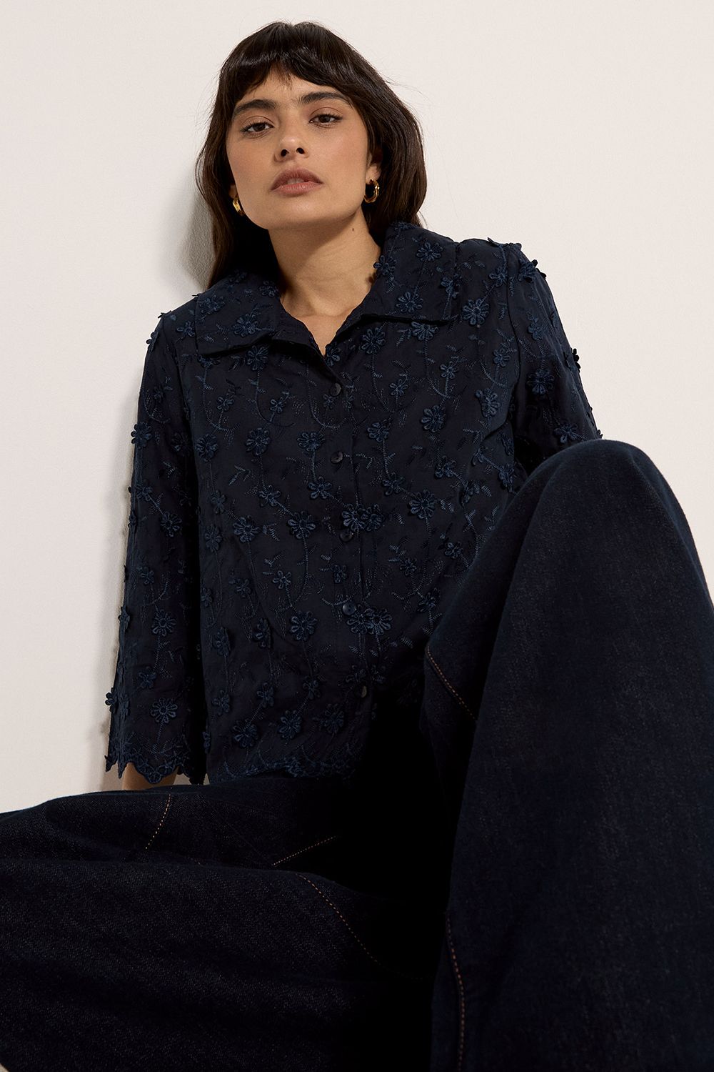 Apricot Women's Applique Flowers Cropped Shirt in Navy