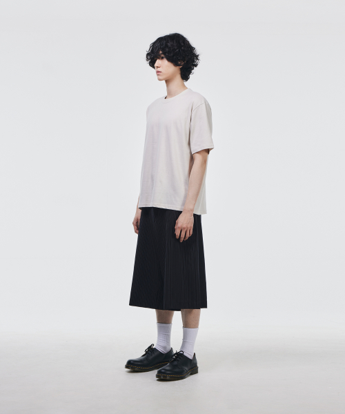 No-Tuck Wide Bermuda Slacks