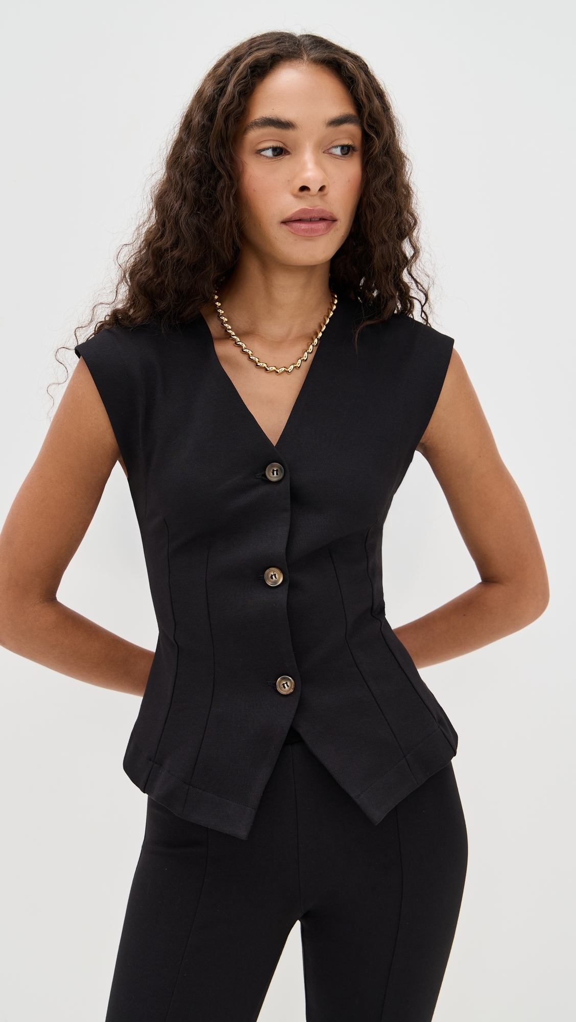 Isla Vest Black