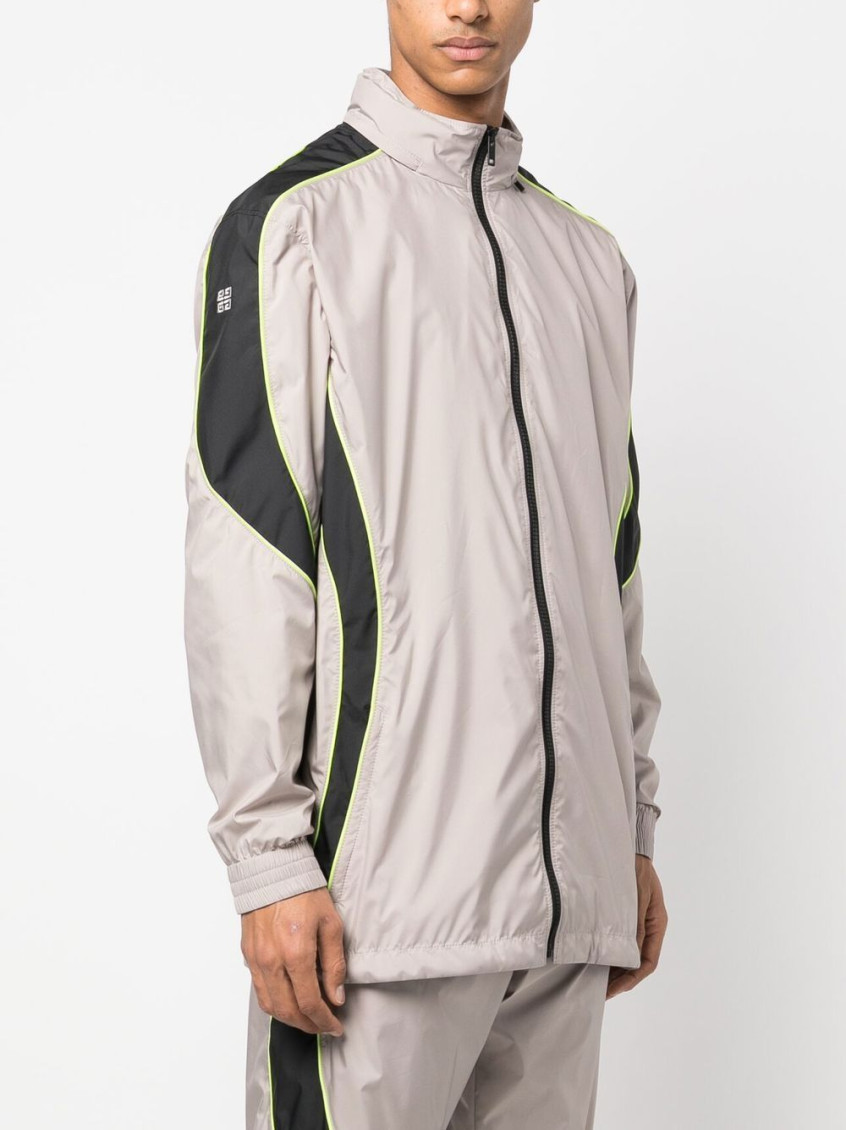 - Oversized Jogging Jacket