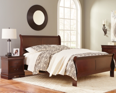 Alisdair Queen Sleigh Bed with 2 Nightstands, Reddish Brown