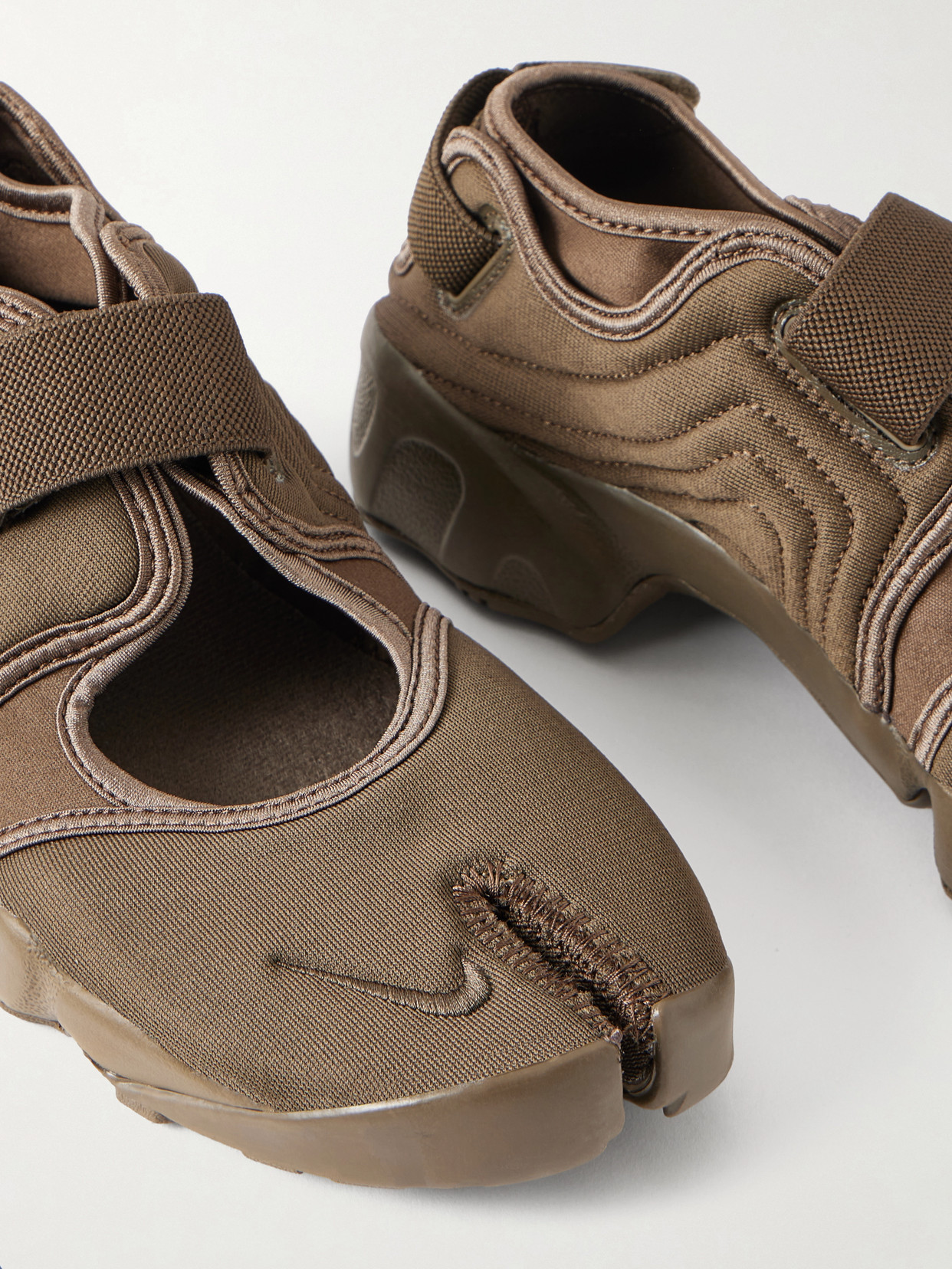 Air Rift Mesh Split-toe Sneakers - Brown