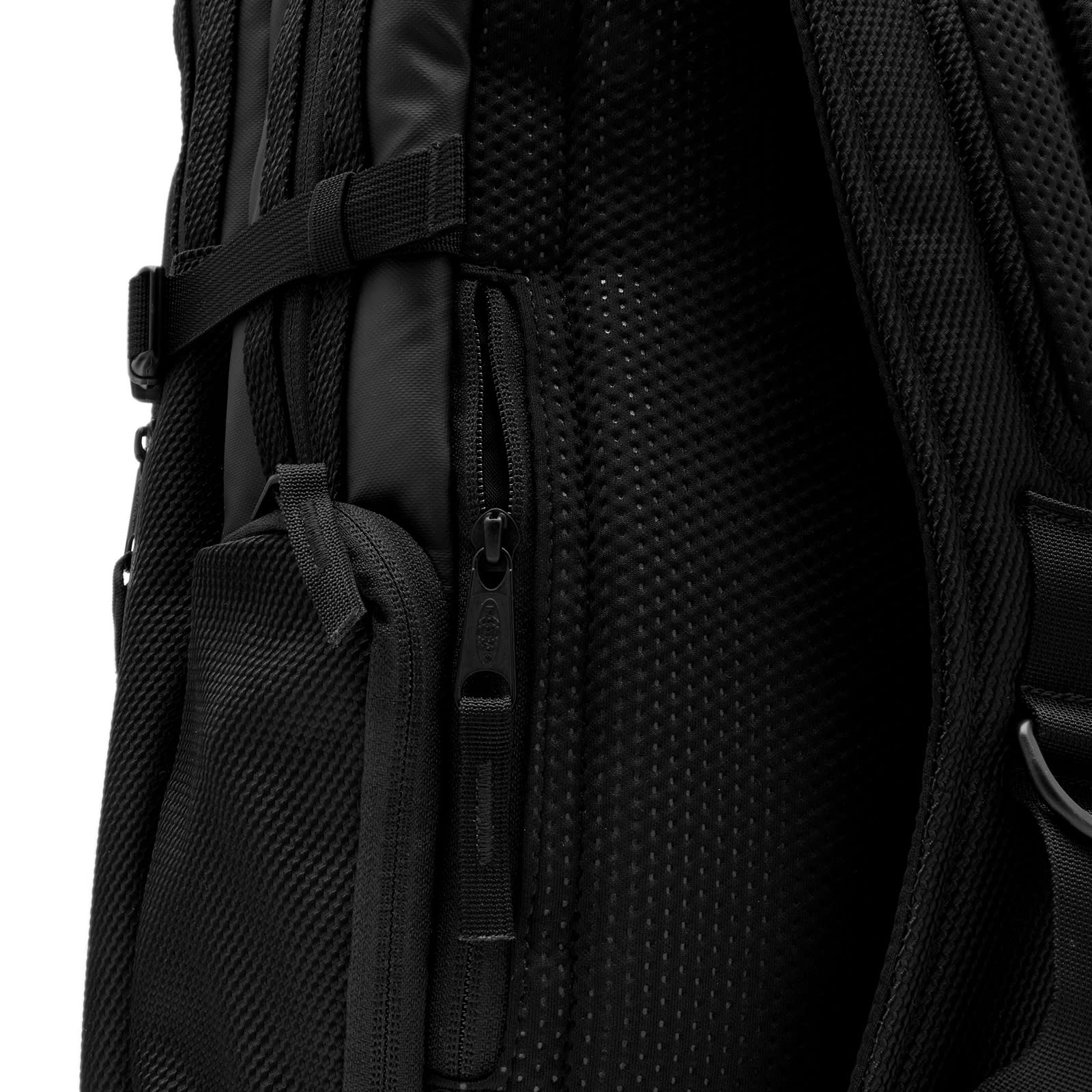 Tecum CNNCT Coat Backpack in Black 
