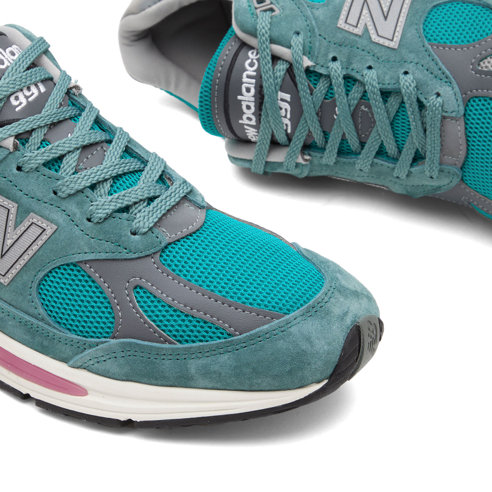 991v2 Sneaker in Porcelain Green/Trooper/Silver
