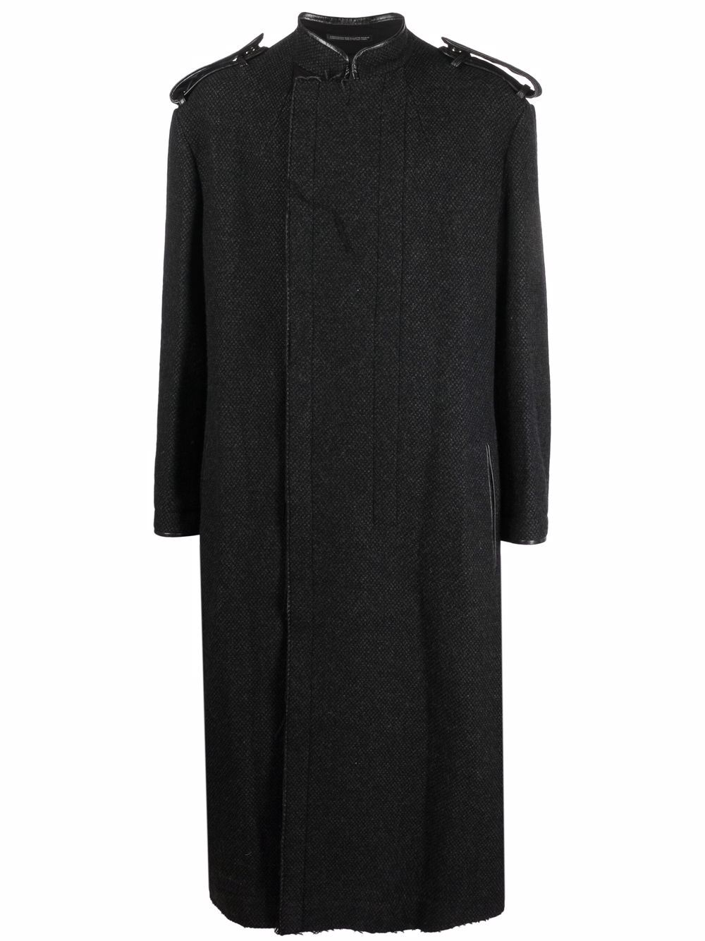 Shoulder tabs detail coat
