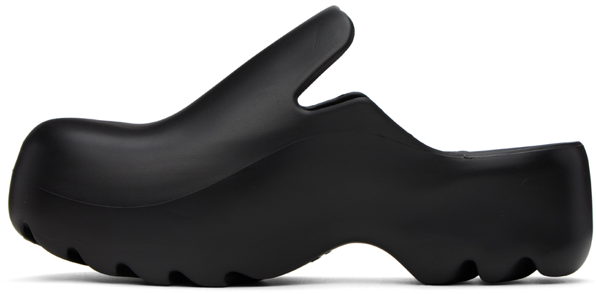 Black flash clog