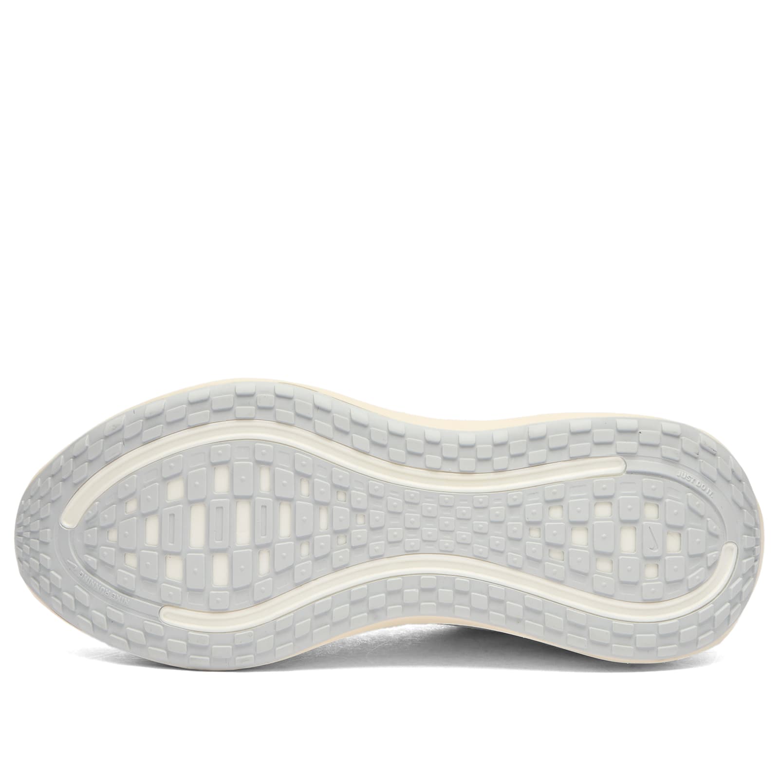 Men's Nike Vomero Plus Sneaker in Platinum Tint/Reflect Silver/Grey Fog