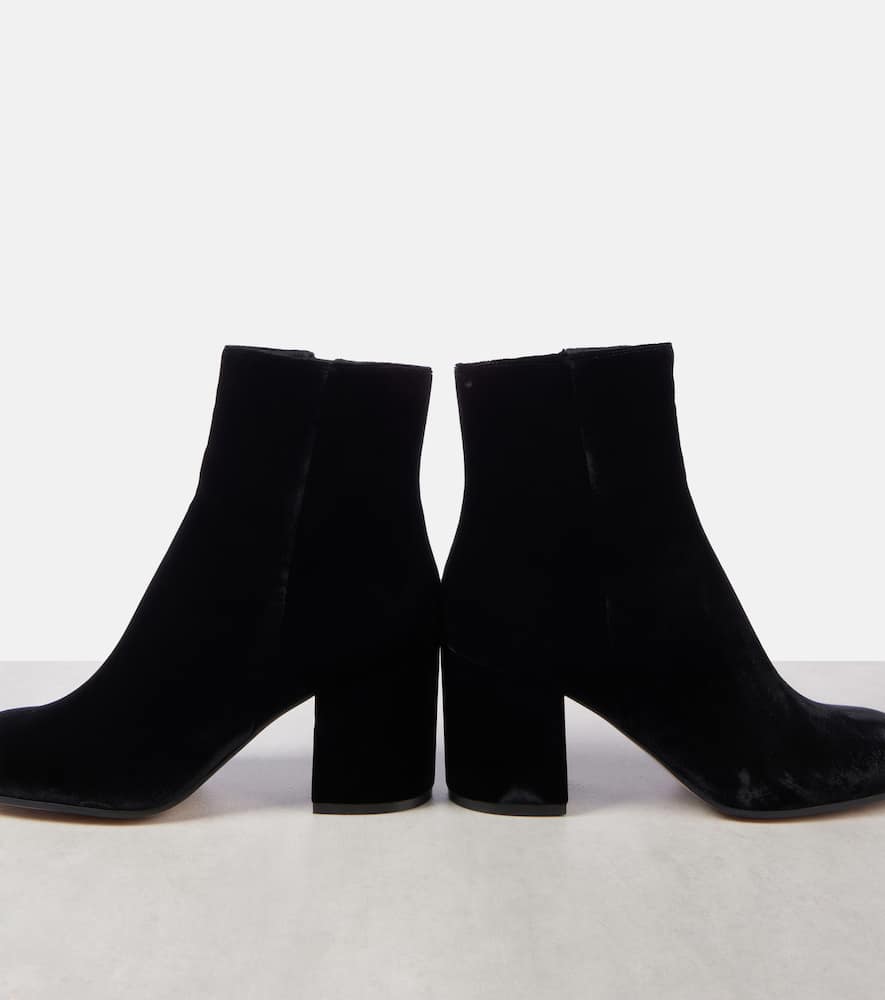 Gianvito Rossi Joelle 70 velvet booties