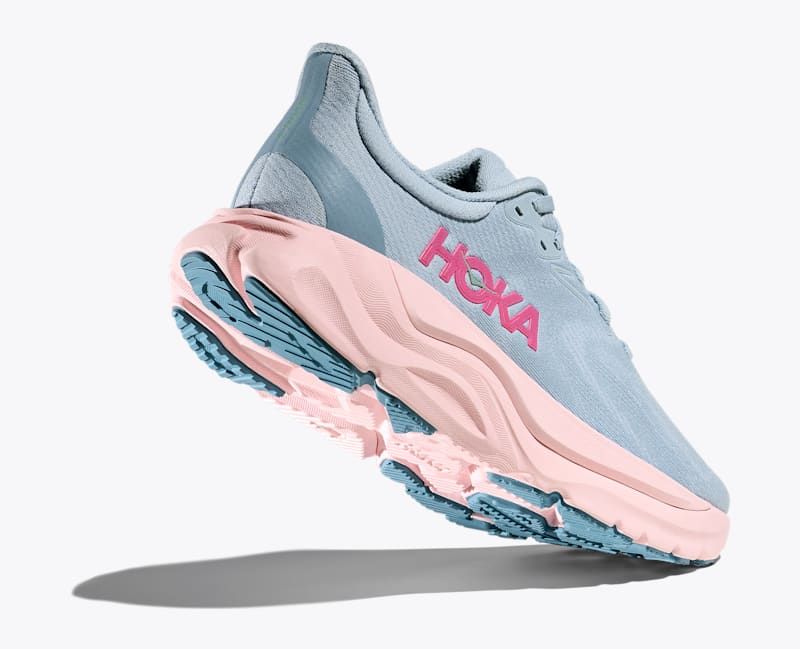 HOKA Women's Arahi 8 Shoes in Drizzle/Petal