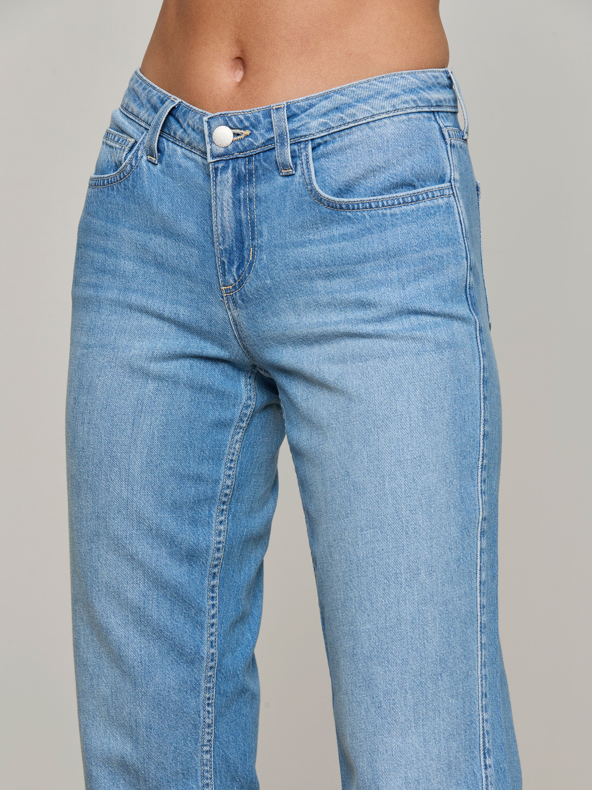Nevia Slouchy Straight-Leg Jean In Caster