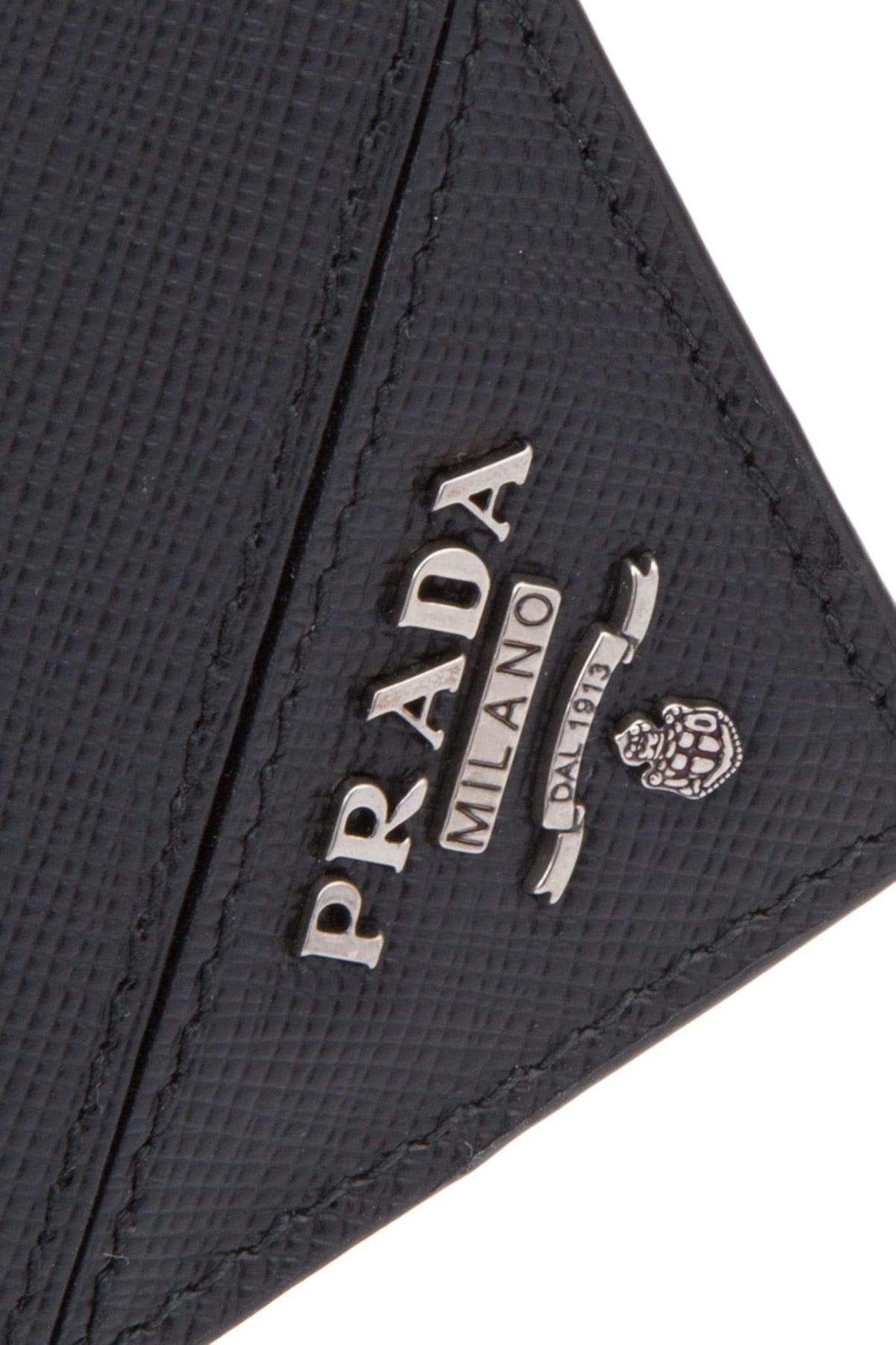 Logo plaque wallet