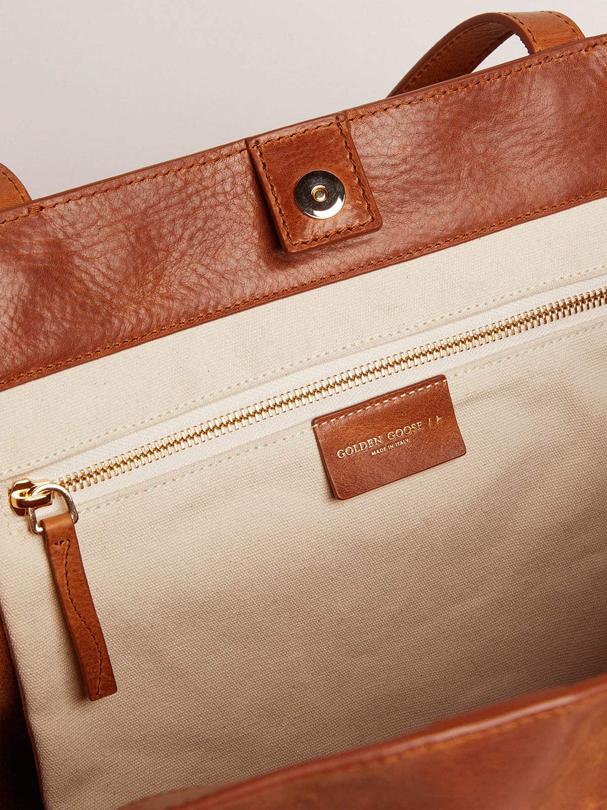 Golden Goose - Pasadena Bag In Tan-colored Glossy Hammered Leather With Gold Logo On The Front, Woman, : U