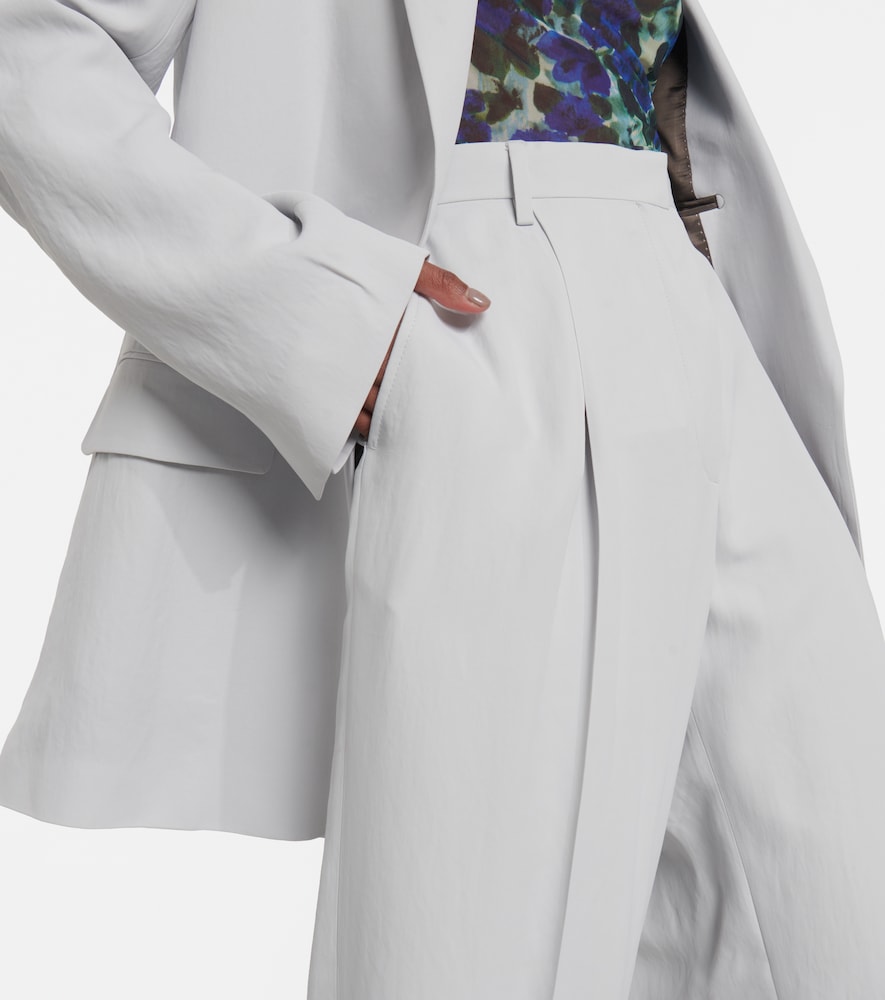 Pleated wide pants