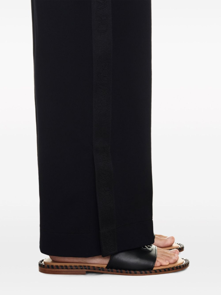 Twist Arrow-embossed leather slides - Black