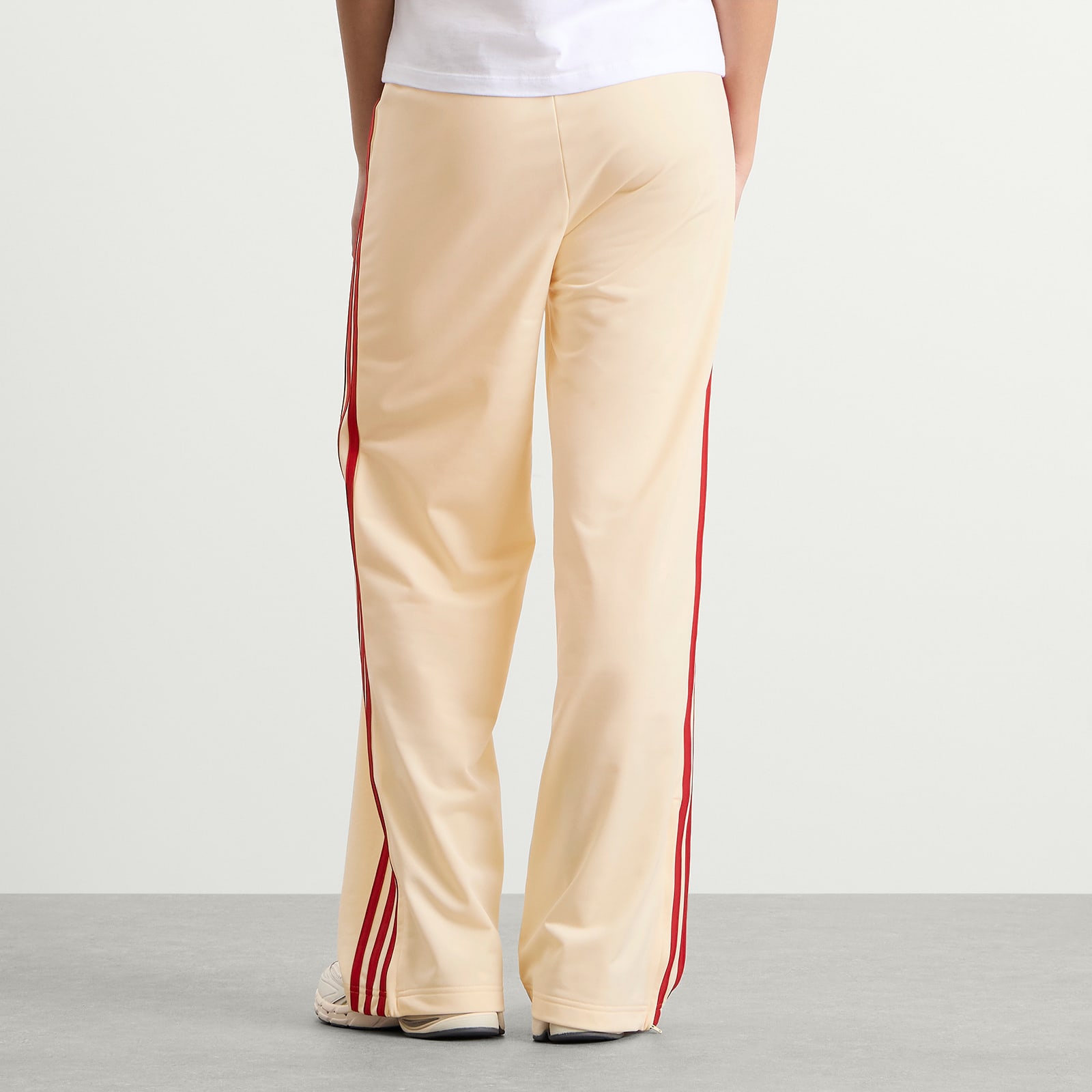 Women's Firebird Loose Track Pant Warm Vanilla/Team Victory Red