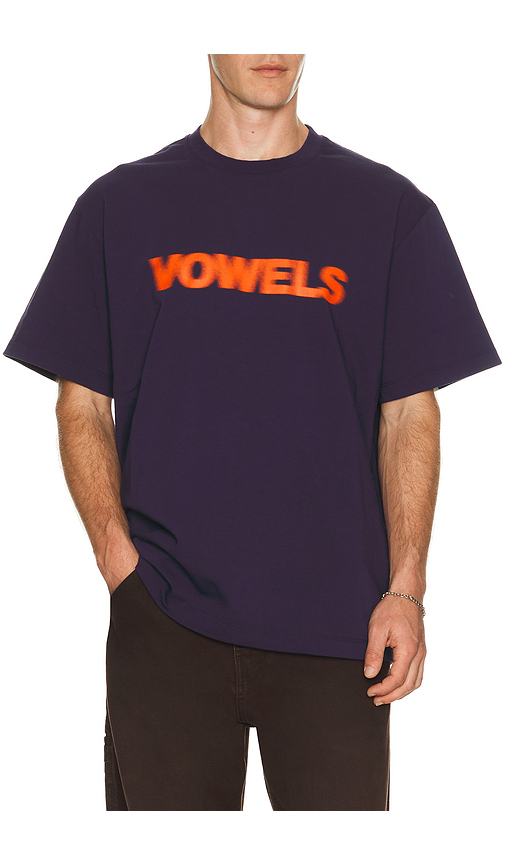 Vowels Blur Tee in Navy - Navy. 1 also