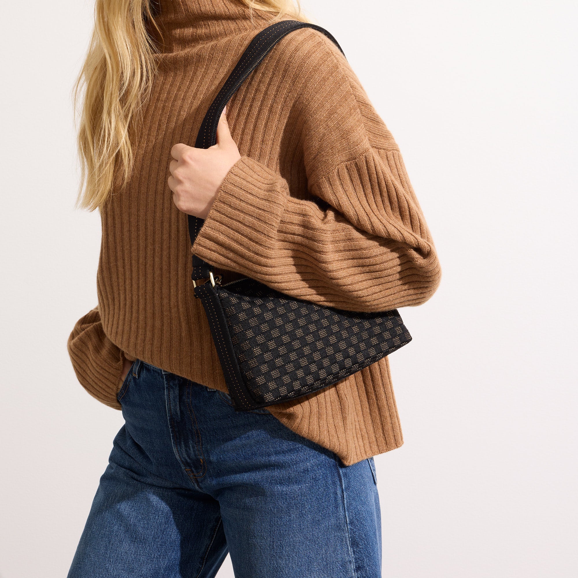 The Casual Crossbody in Black