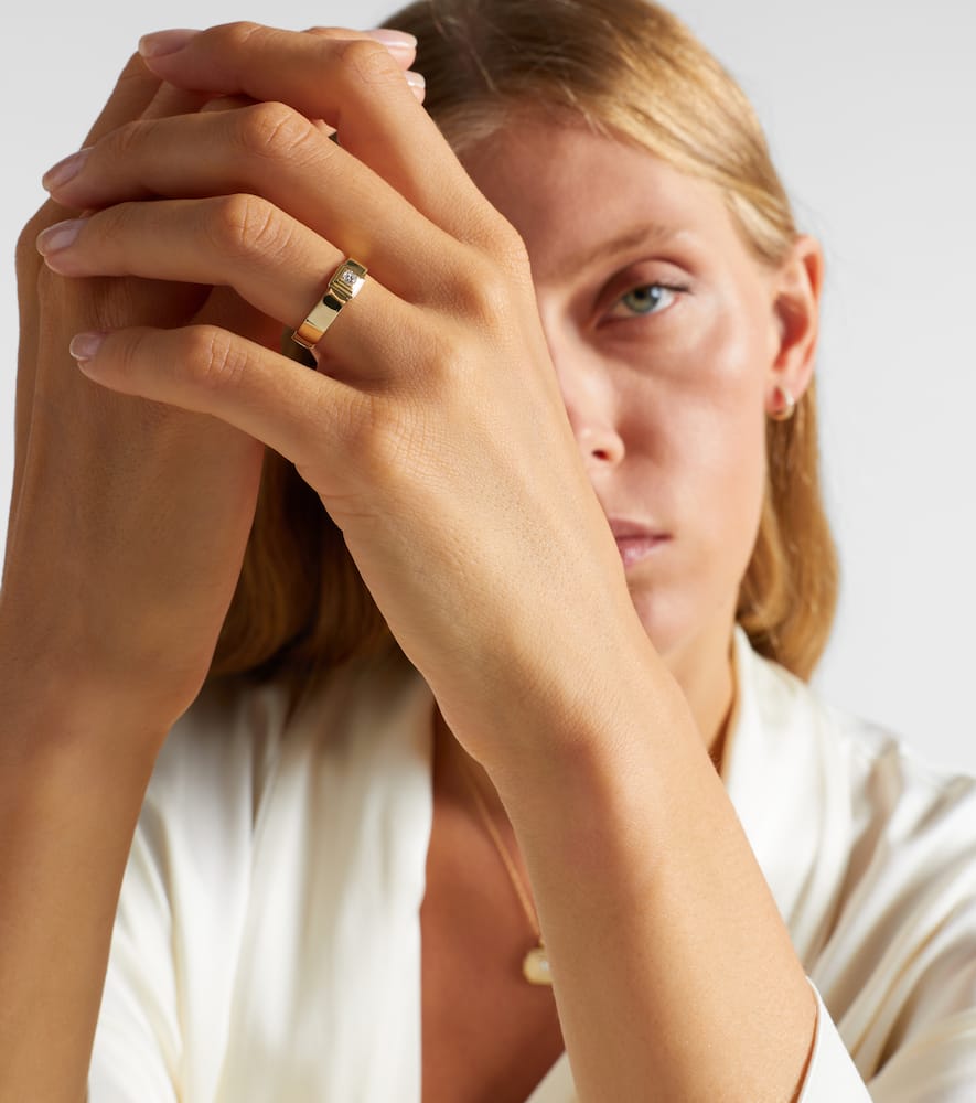10kt gold ring with diamonds