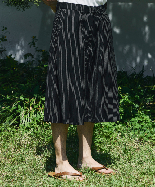 Everyday Side-Tuck Bermuda Slacks