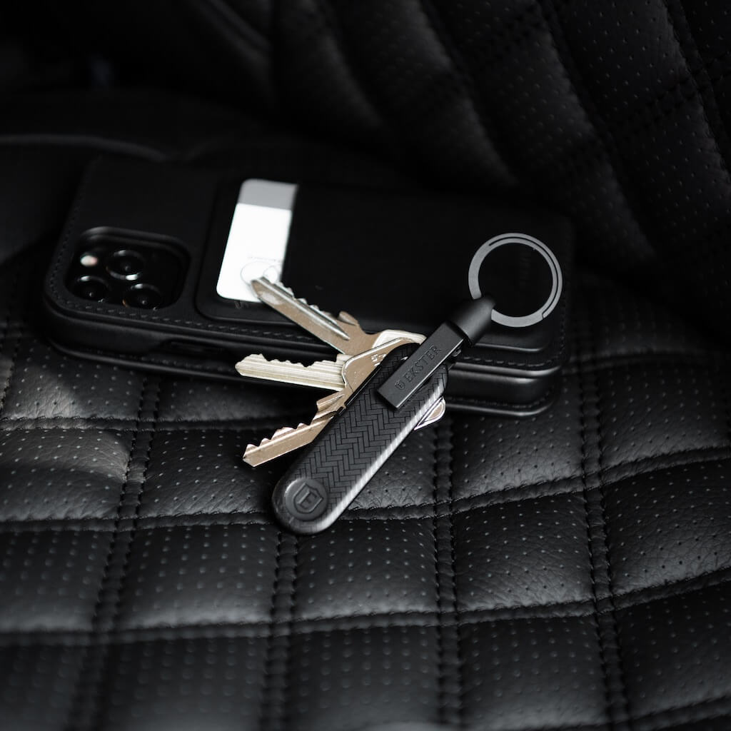 Smart Key Holder - Compact Key Organiser & Slim Keychain for 2-8 Keys by Ekster