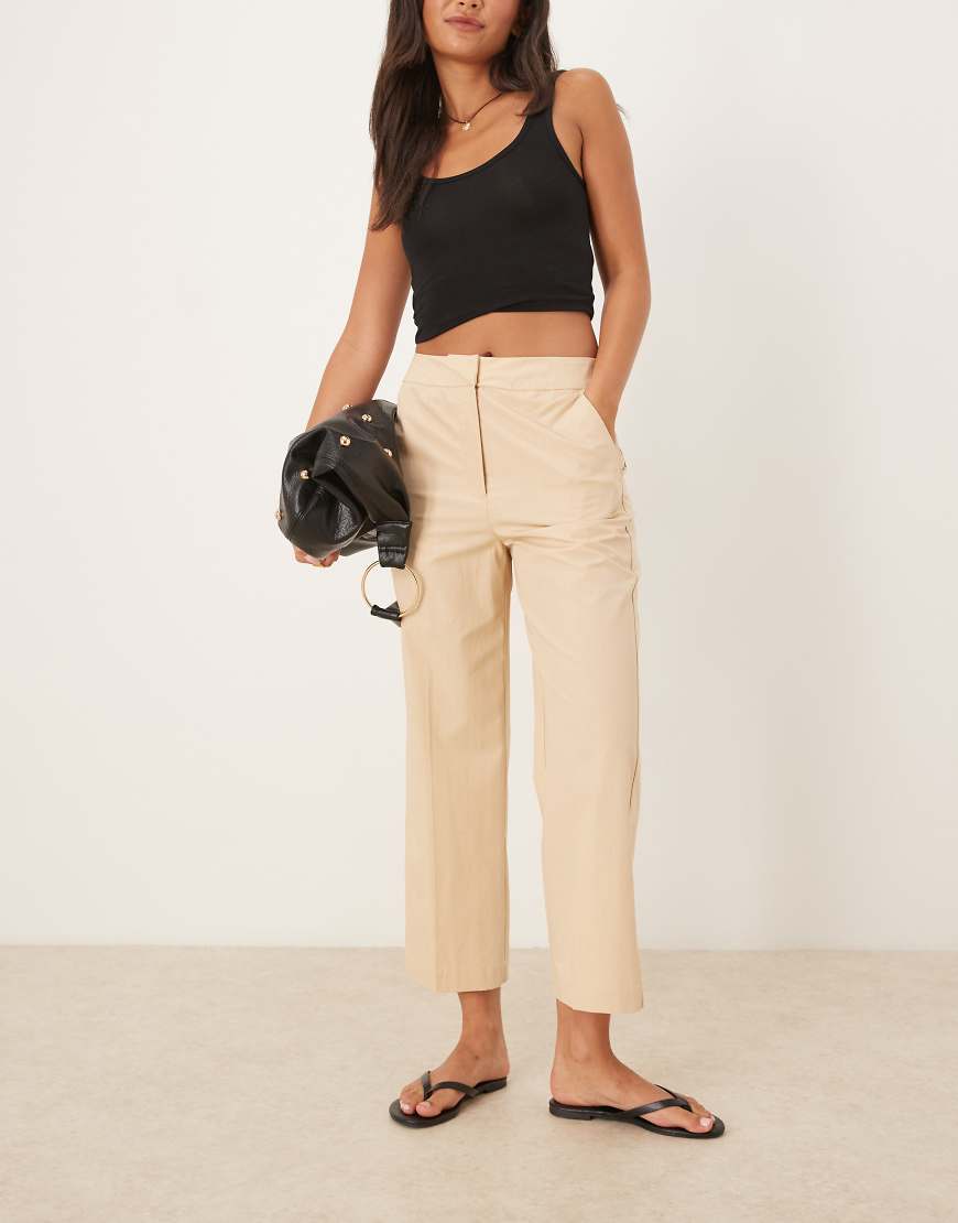 Wide fit trousers with pleat in cream-Neutral