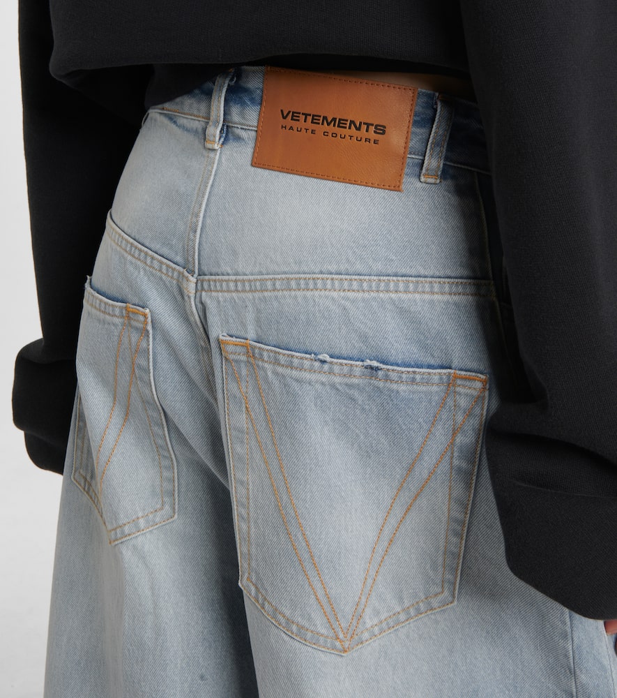 Oversized wide-leg jeans