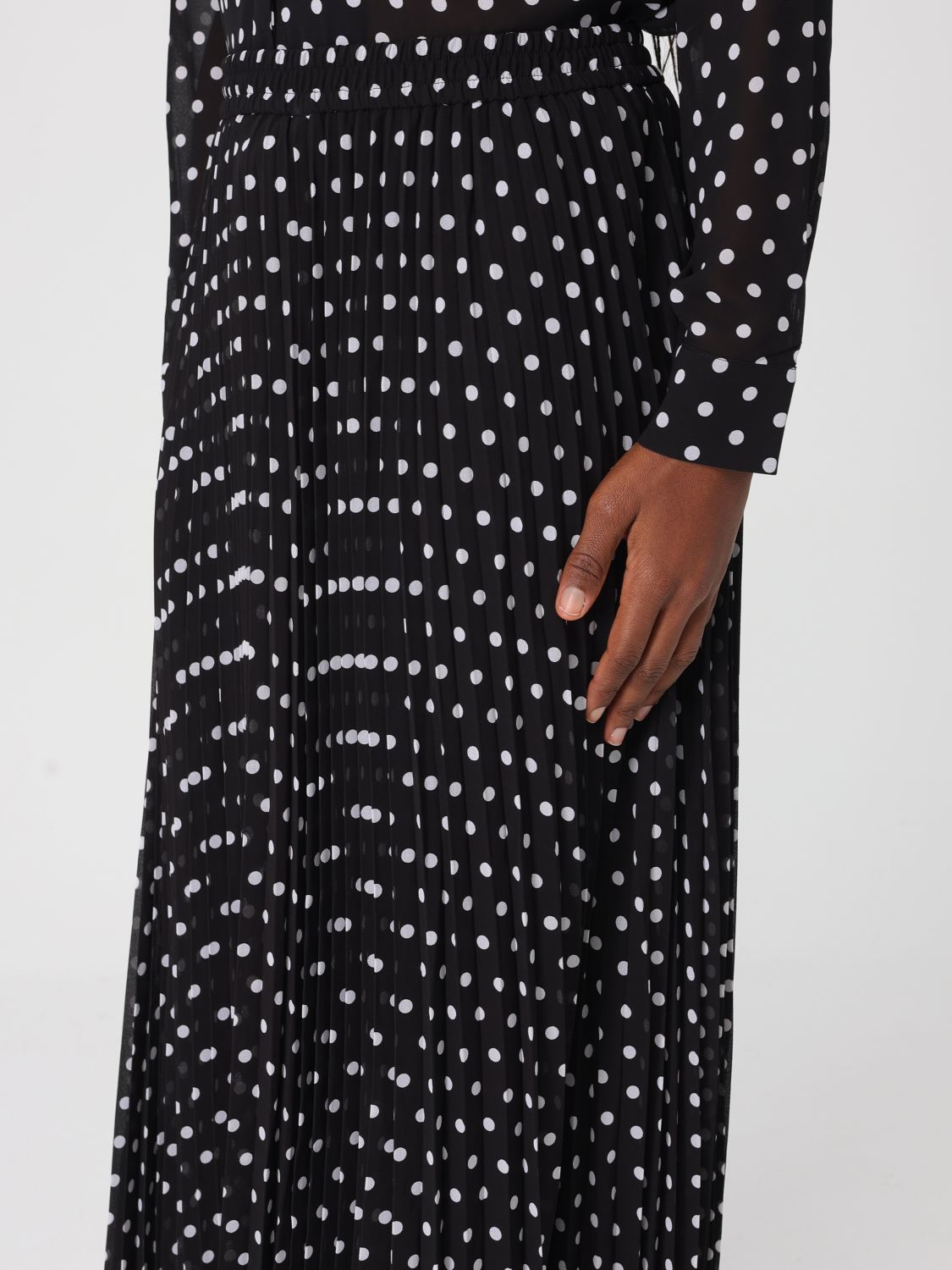 Skirt Woman color Black
