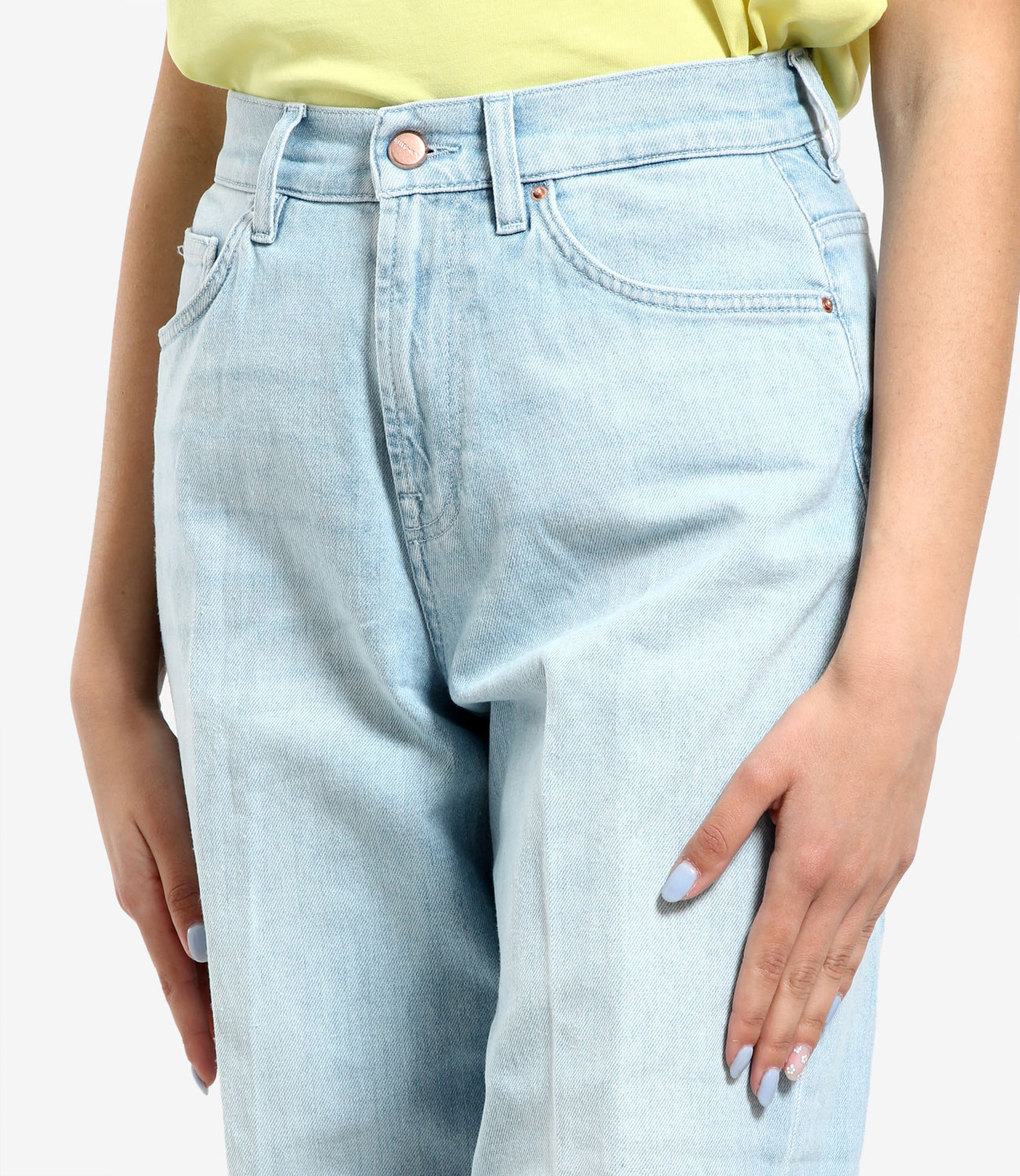 Indossa i jeans Fuller in deni
