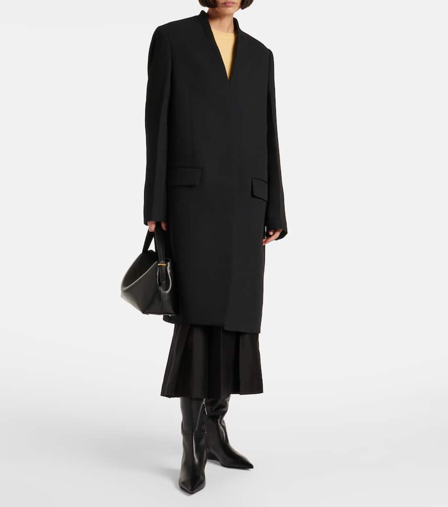 Deep pleated coat