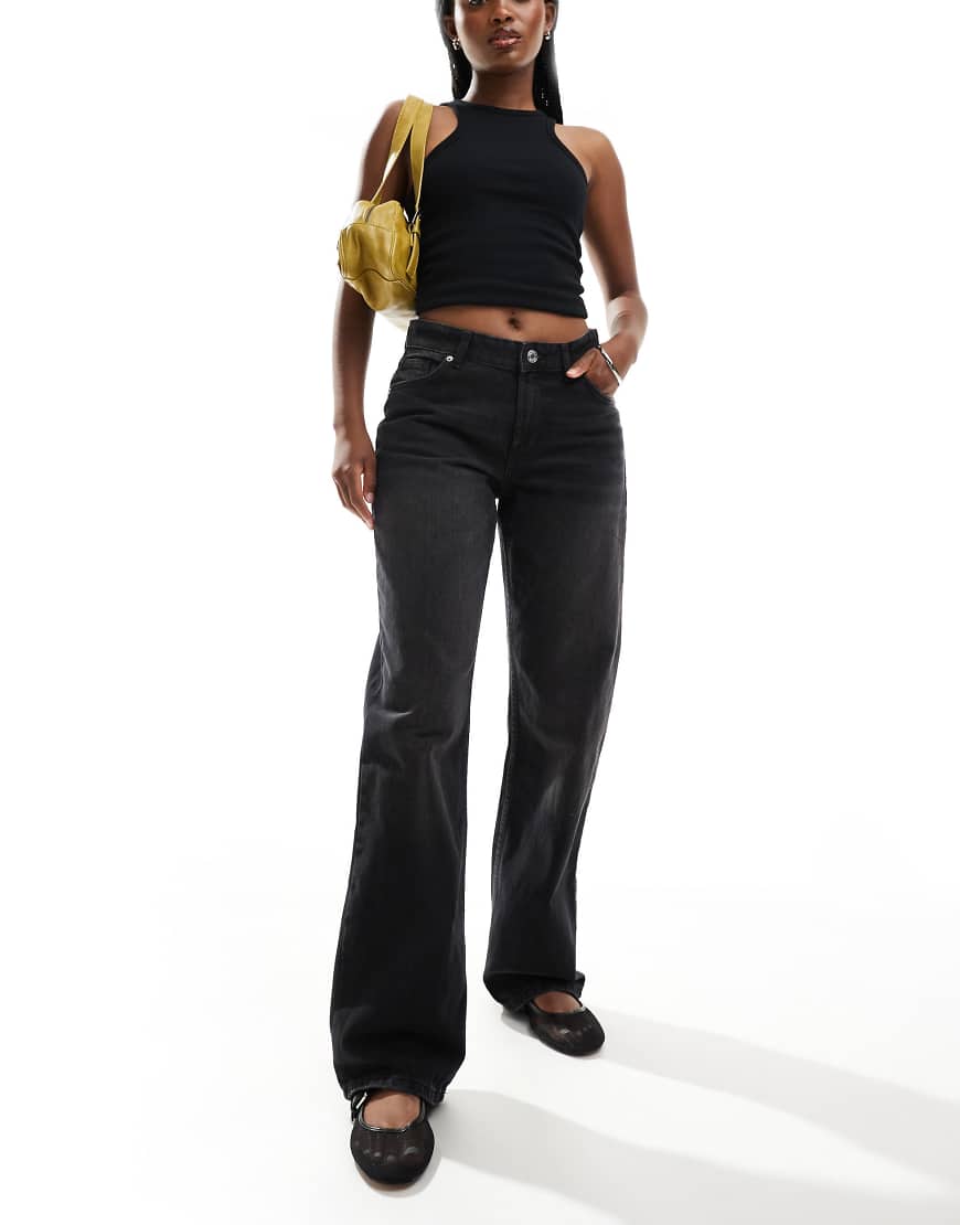Straight fit jeans in black & white