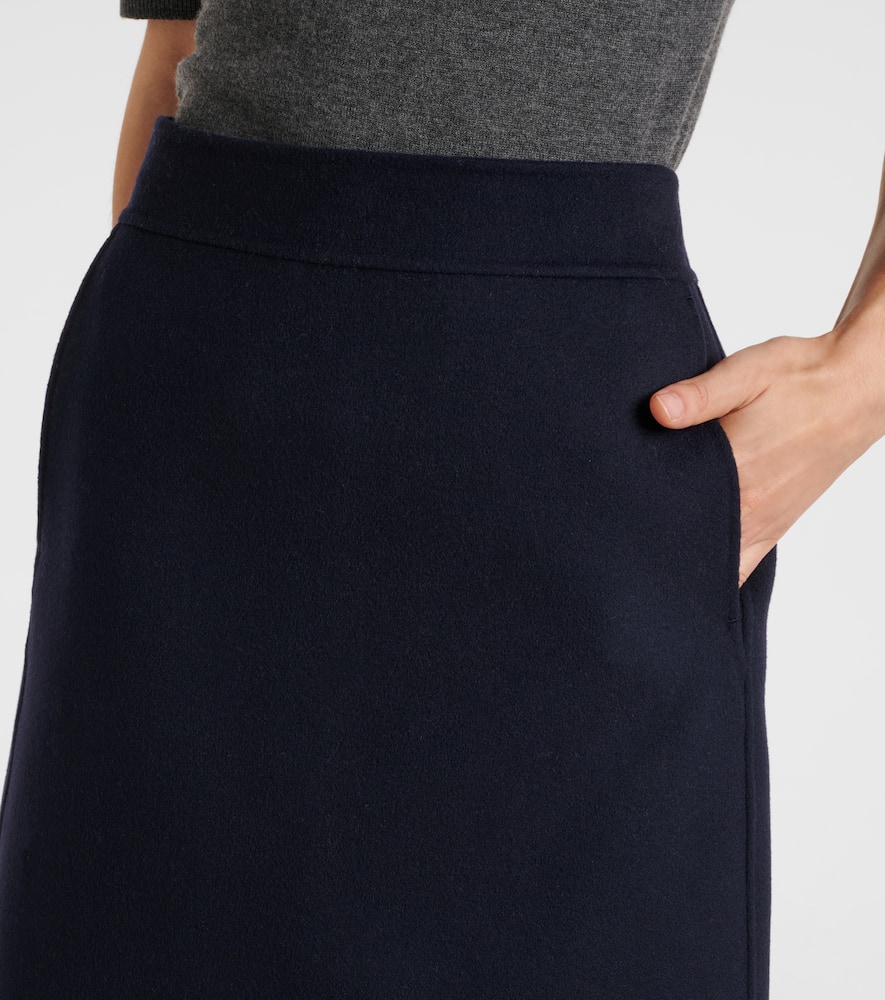 Virgin wool pencil skirt