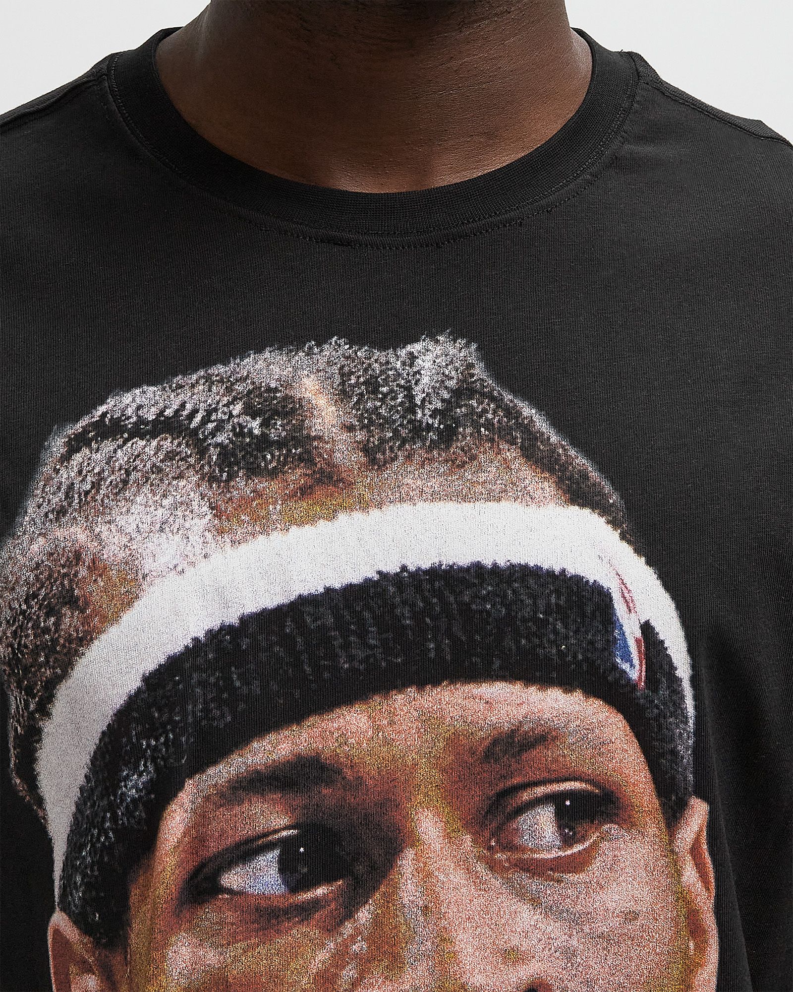 NBA PLAYER BIG FACE TEE PHILADELPHIA 76ERS ALLEN IVERSON black male Shortsleeves now available at BSTN