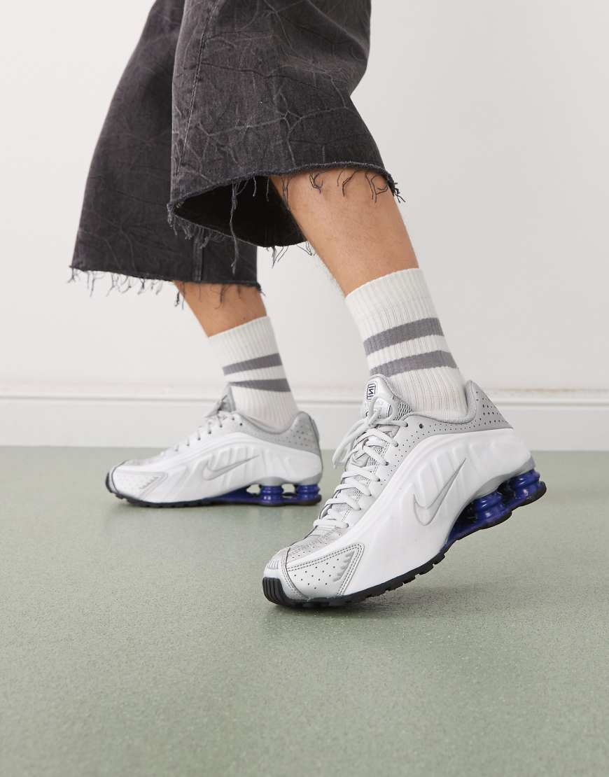 Shox R4 unisex trainers in white