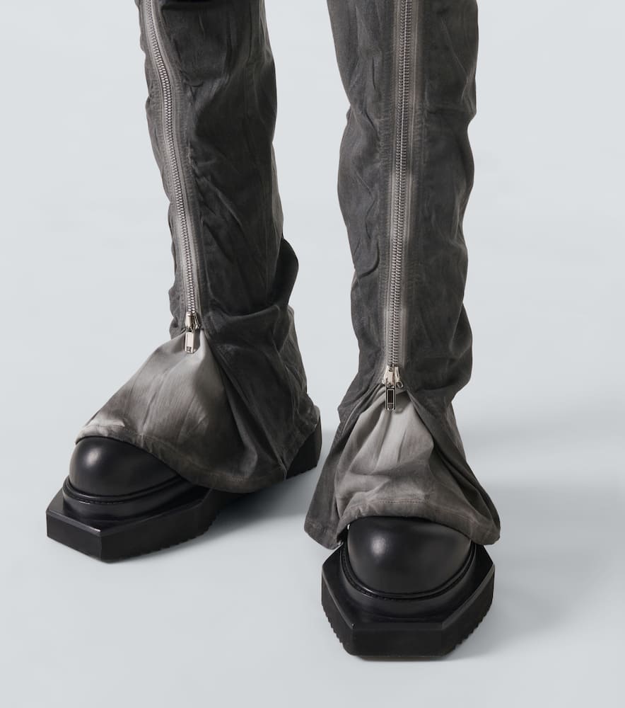 Wide-Leg Jeans