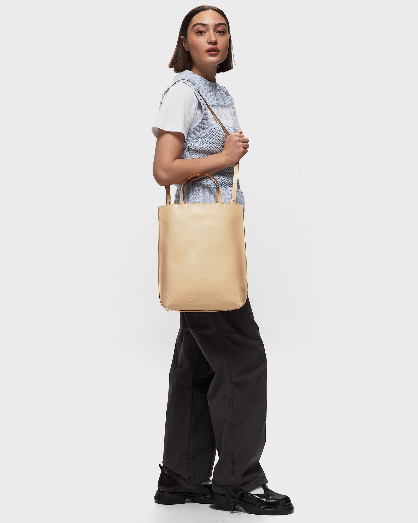 Banner Medium Tote beige female Tote & Shopping Bags now available at BSTN