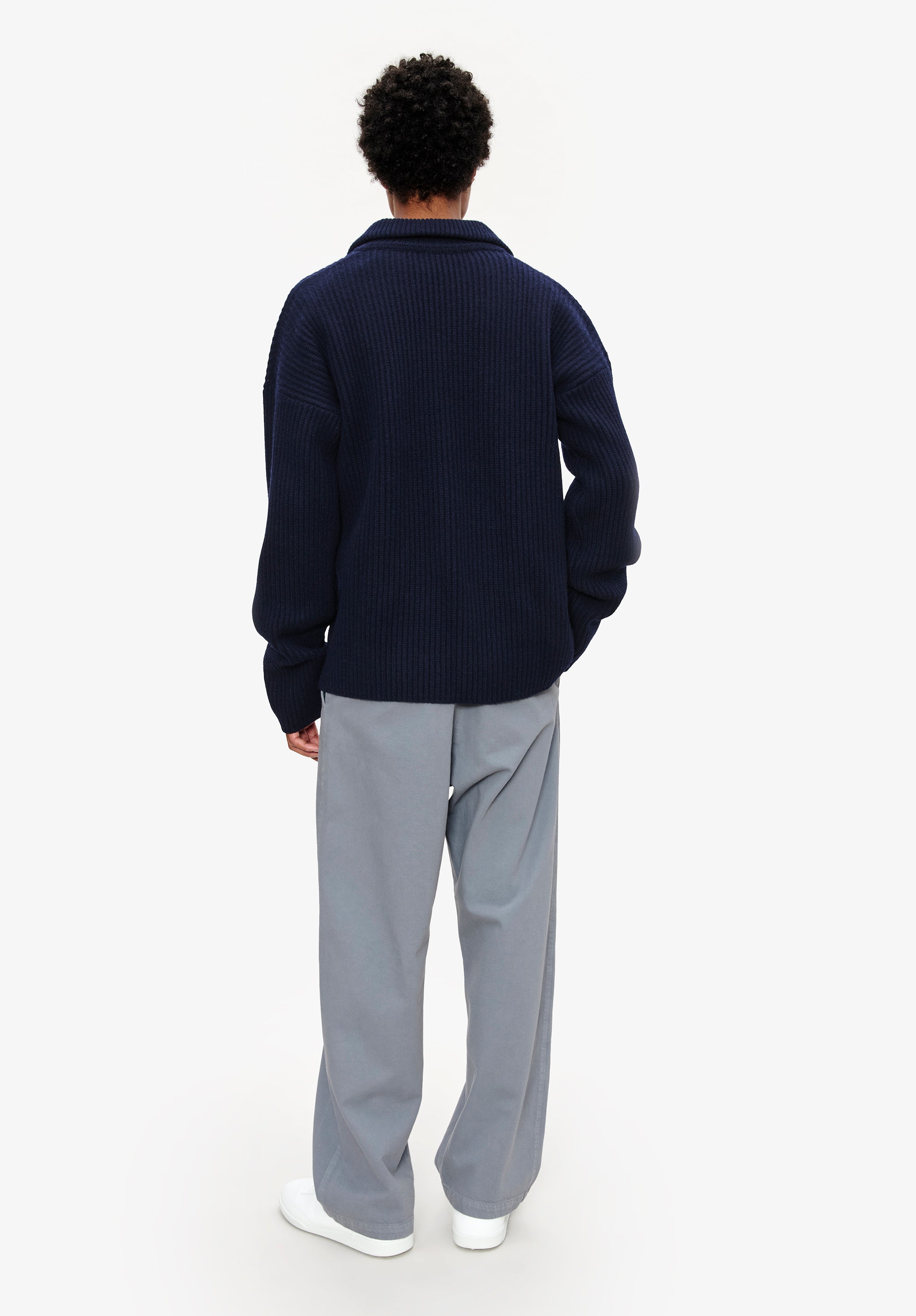 A. P.C. Men's Wide-rib sweater with spread collar Size: Extra Small in Dark navy blue