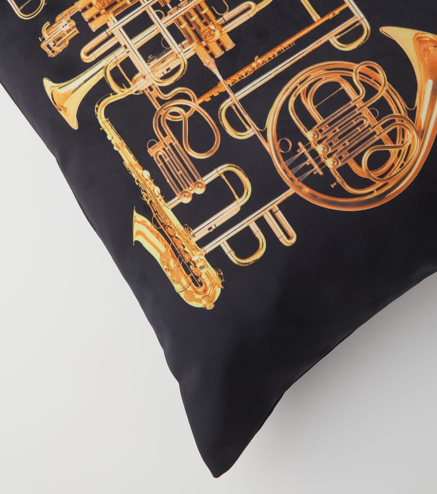 X Toiletpaper Trumpets cushion