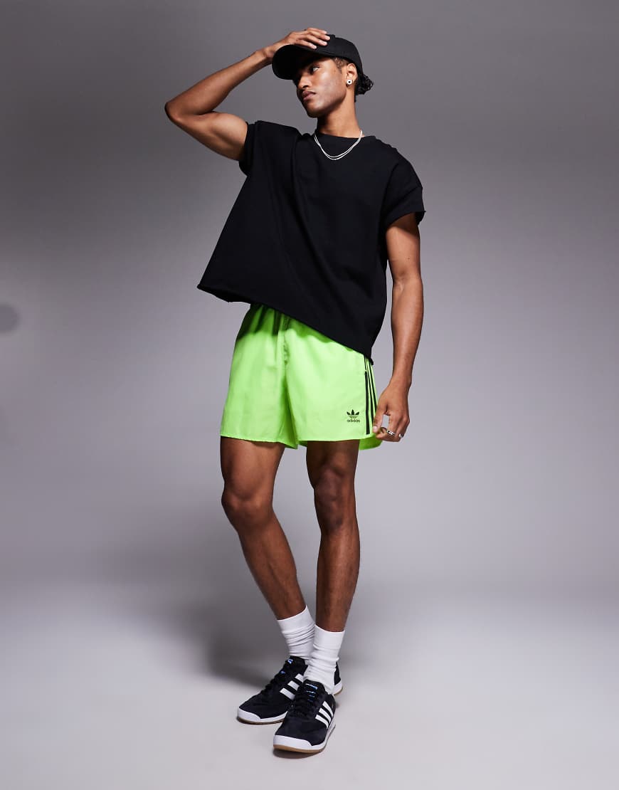 Adicolor sprinter shorts in lime-Green