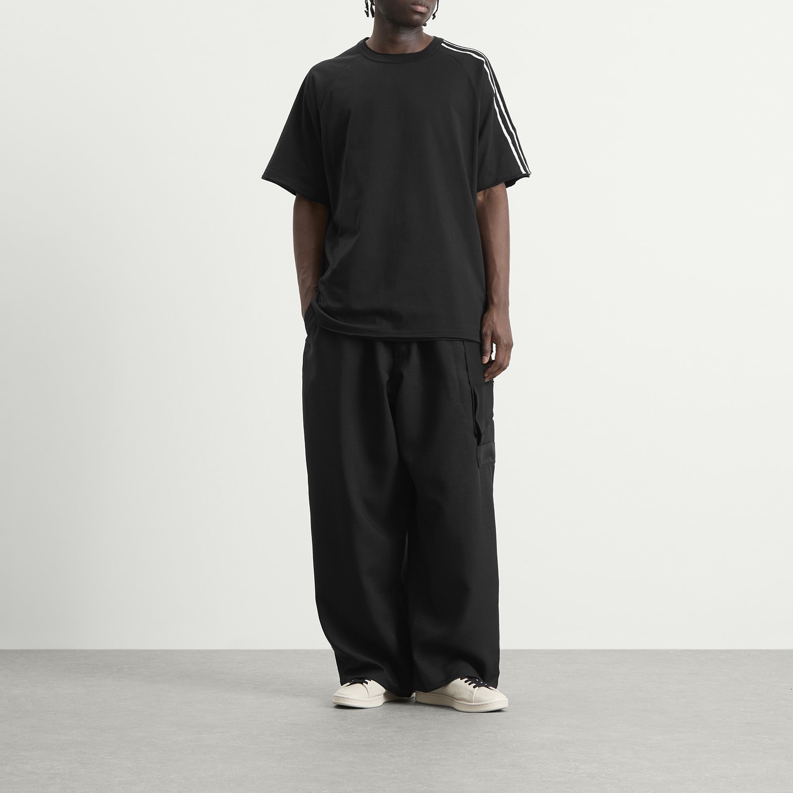 Men's Distressed Short Sleeve T-Shirt in Black