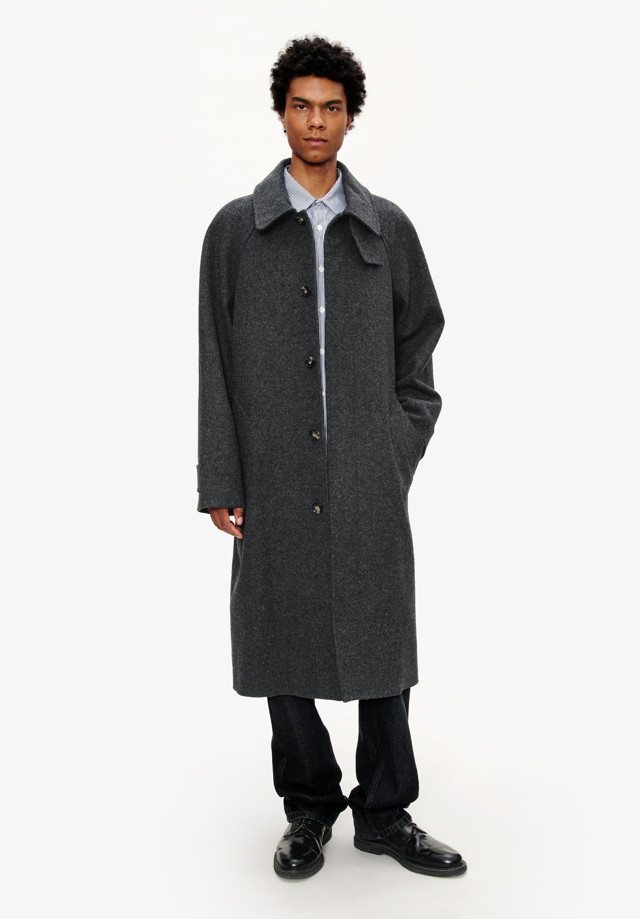A. P.C. Men's Raglan sleeve coat Size: Extra Small in Anthracite