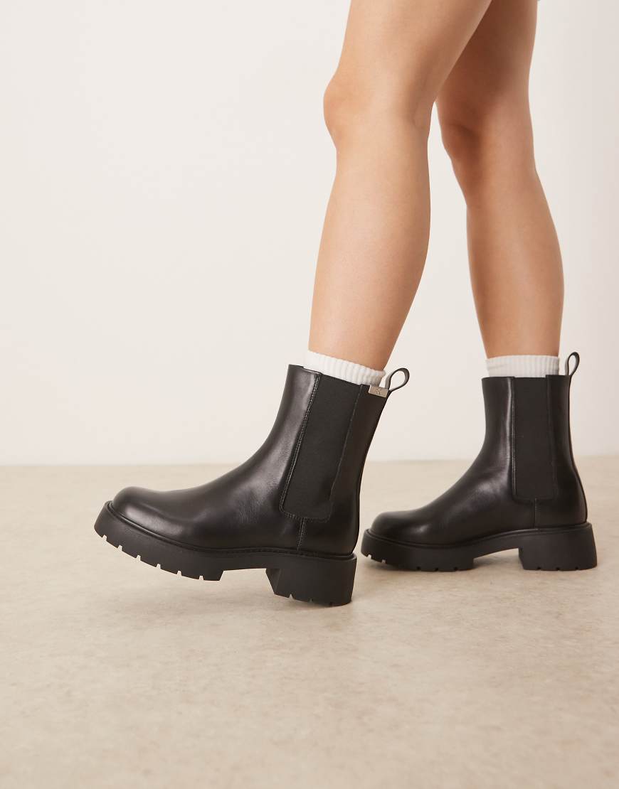 Chunky chelsea boots in black