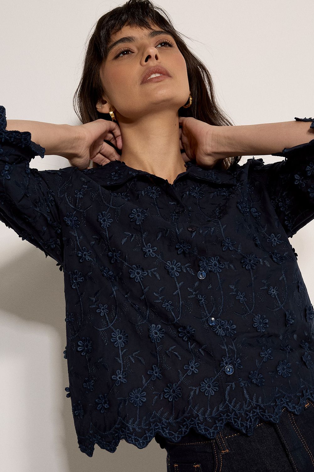 Apricot Women's Applique Flowers Cropped Shirt in Navy