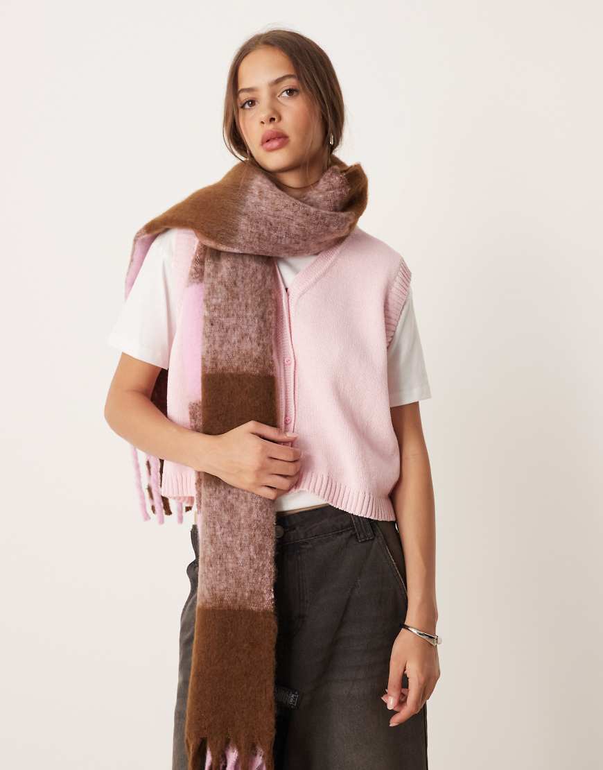 Woven tassel scarf in large check in pink and brown-Multi