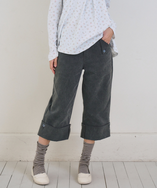 Fold Pocket Capri Pants