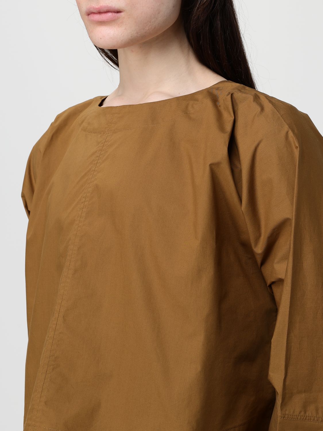 Top Woman color Brown