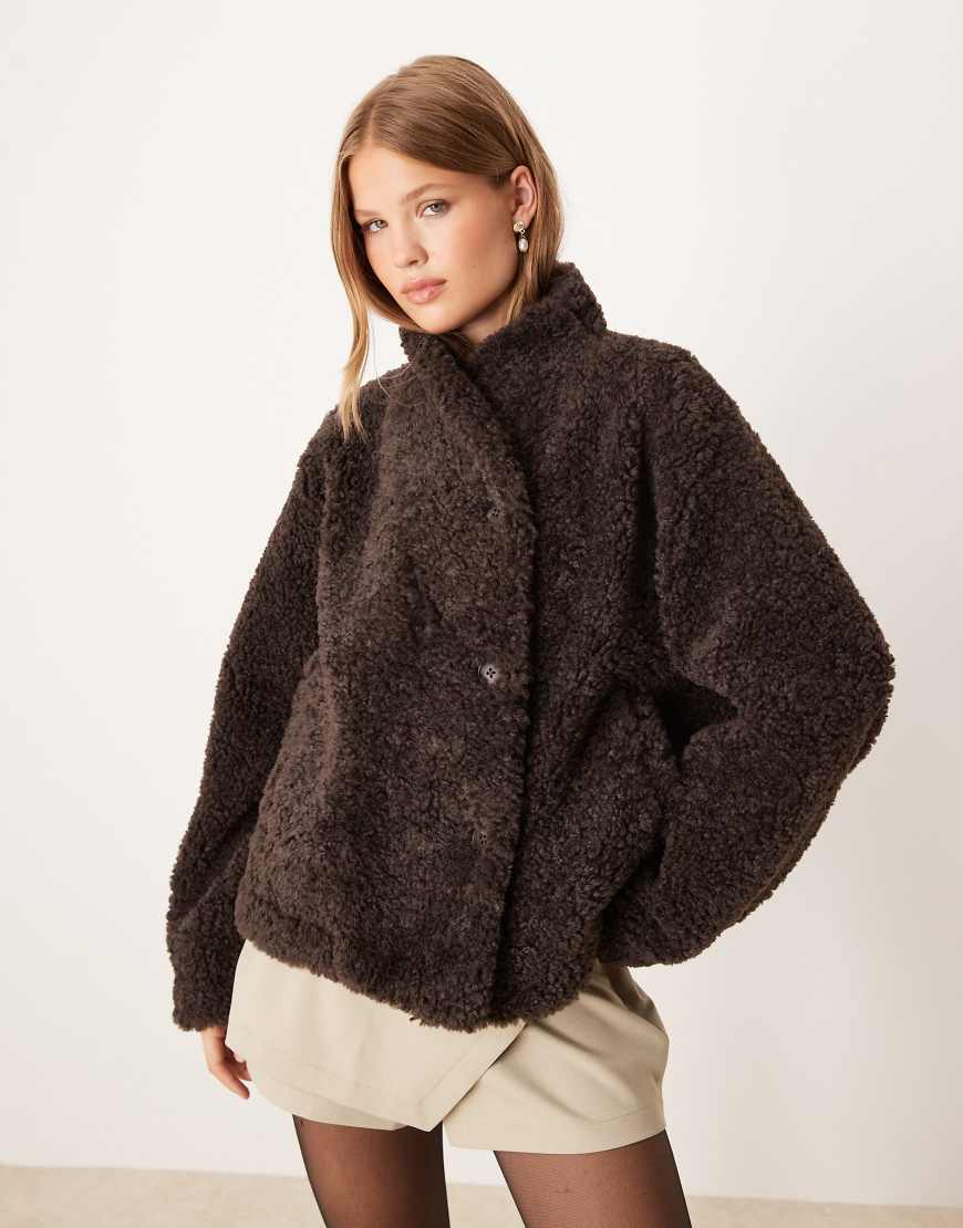 Short borg pile jacket in dark mole brown